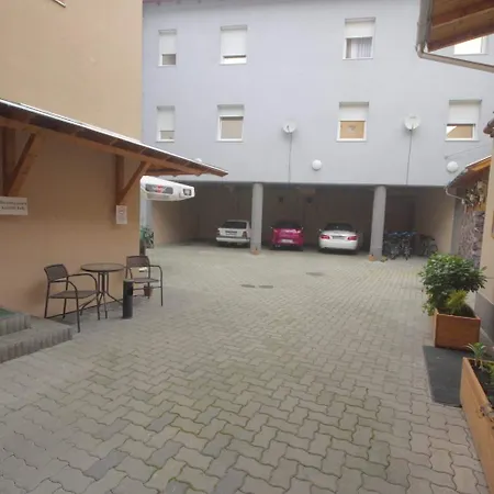 Vadaszkuert Superior Hotell 2*